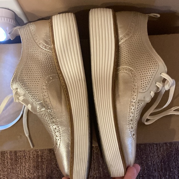 Cole Haan Gold Women’s Grand Wingtip Oxford Platform sz 6.5 - Picture 3 of 7